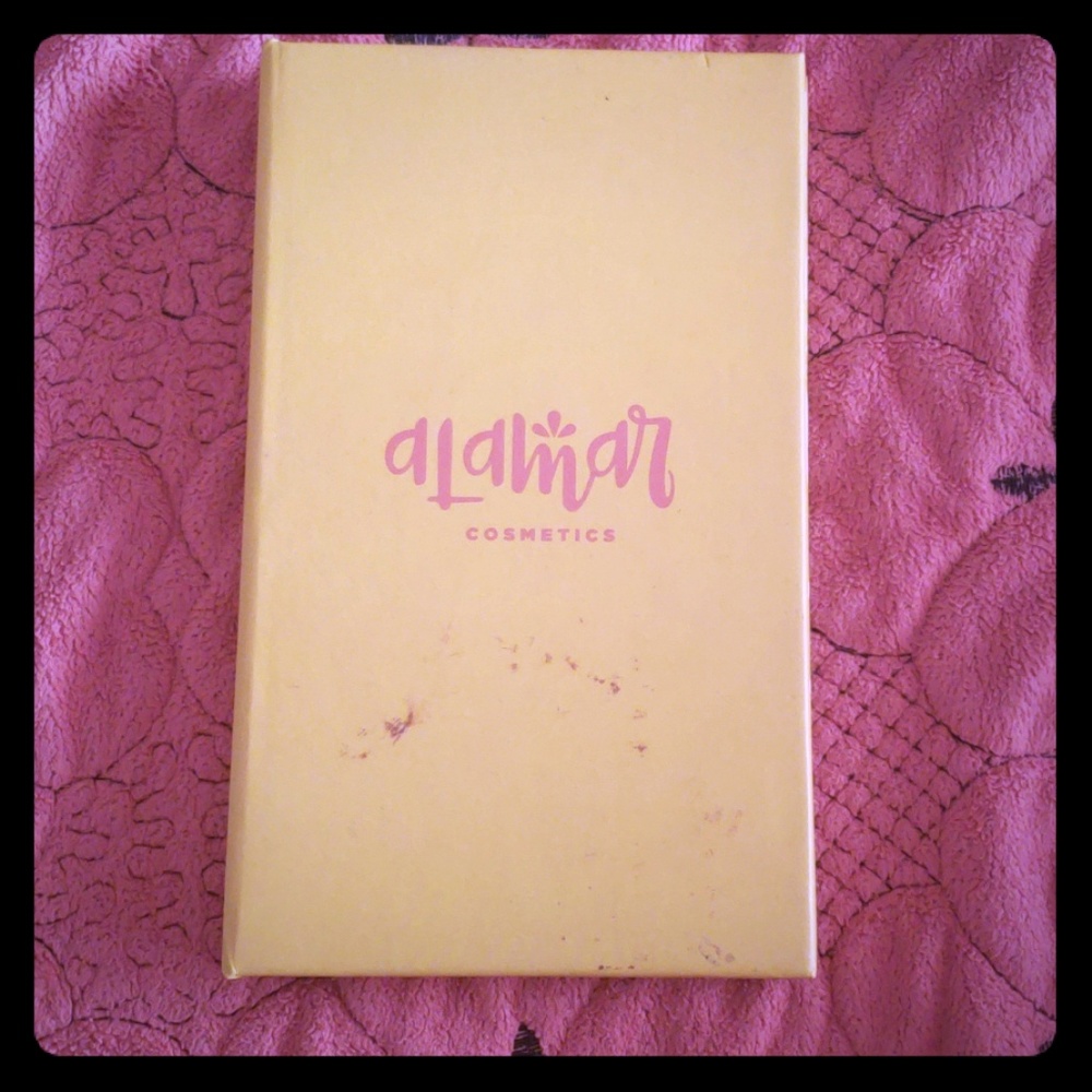 Alamar Eyeshadow Palette